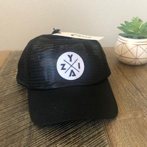 Zyia trucker hat -snap back